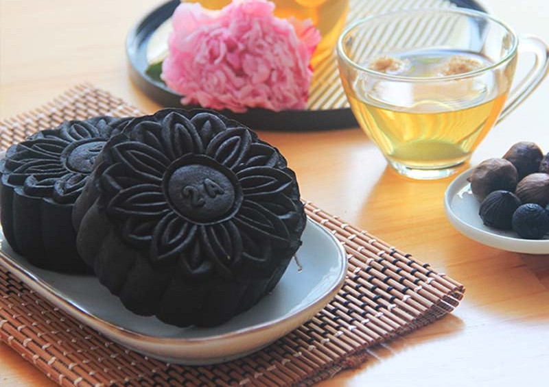 5-loai-banh-trung-thu-cao-cap-mau-den-tot-cho-suc-khoe-5